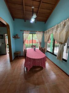 SE VENDE CASA EN ROBLE PUNTARENAS