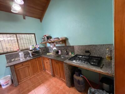 SE VENDE CASA EN ROBLE PUNTARENAS