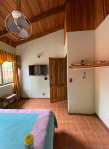 SE VENDE CASA EN ROBLE PUNTARENAS