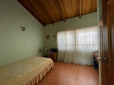 SE VENDE CASA EN ROBLE PUNTARENAS